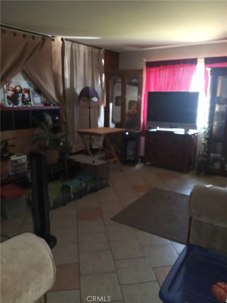 2619 E Buckingham Fresno, CA 93726