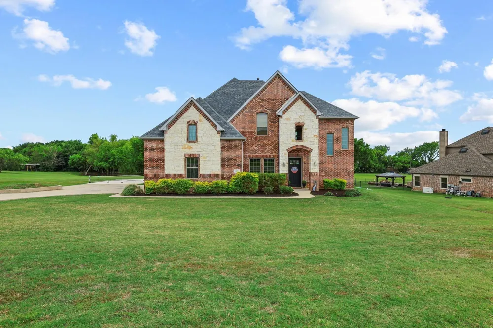 107 Whispering Winds Drive Gunter, TX 75058