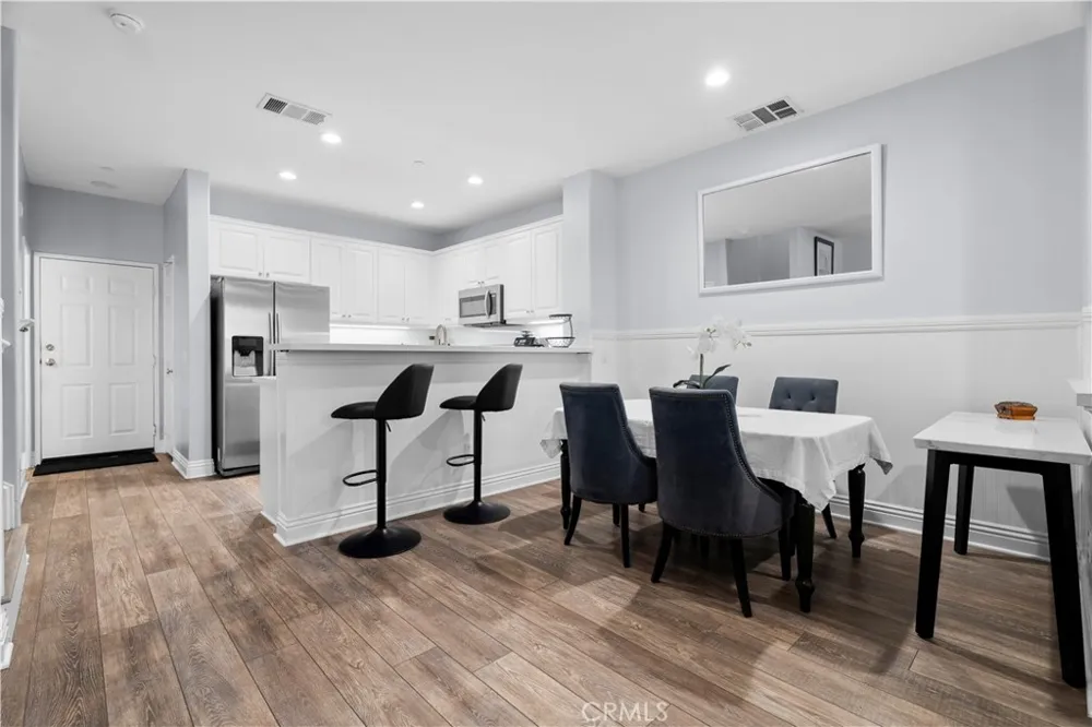 27249 Riverview Lane Valencia, CA 91354