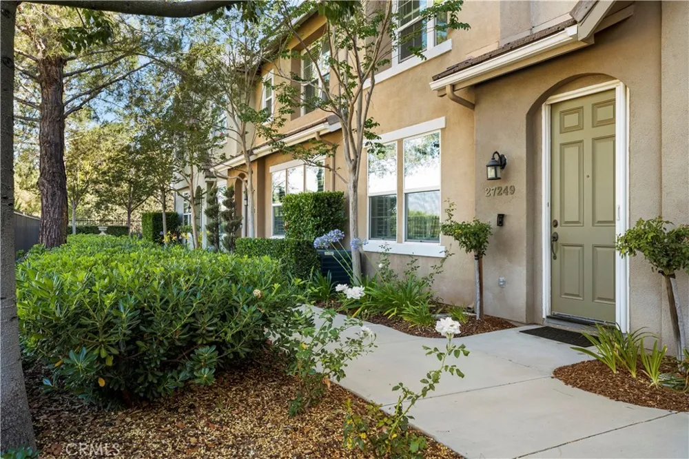 27249 Riverview Lane Valencia, CA 91354