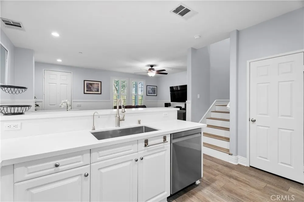 27249 Riverview Lane Valencia, CA 91354