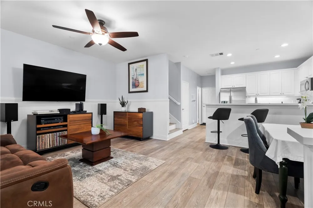 27249 Riverview Lane Valencia, CA 91354