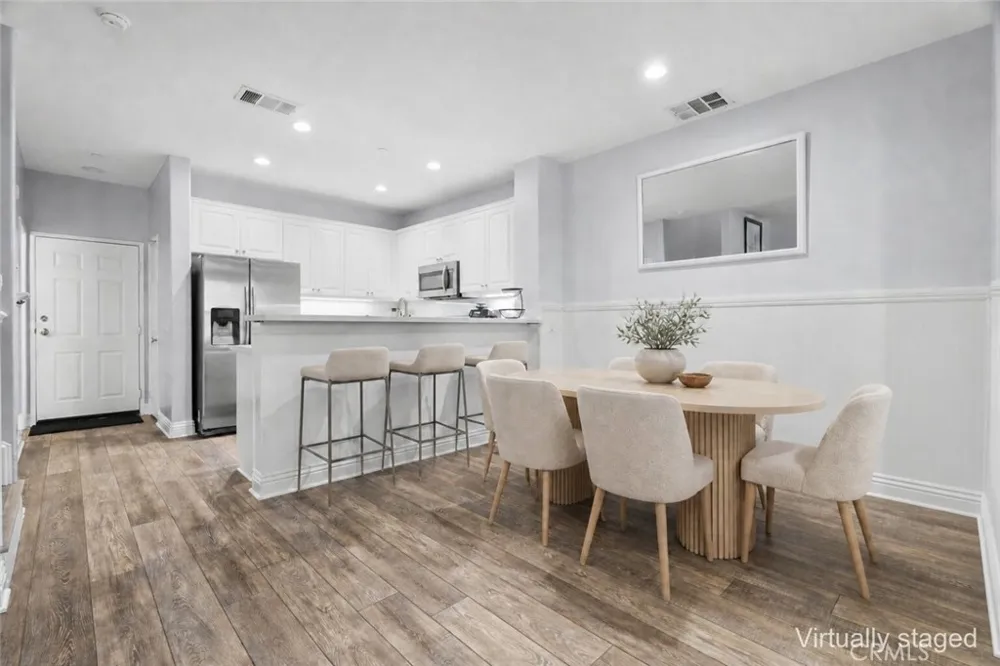 27249 Riverview Lane Valencia, CA 91354