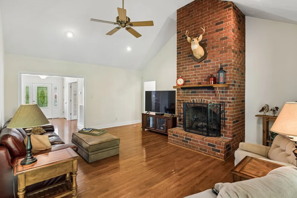 2865 Spring Place Rd Belfast, TN 37019