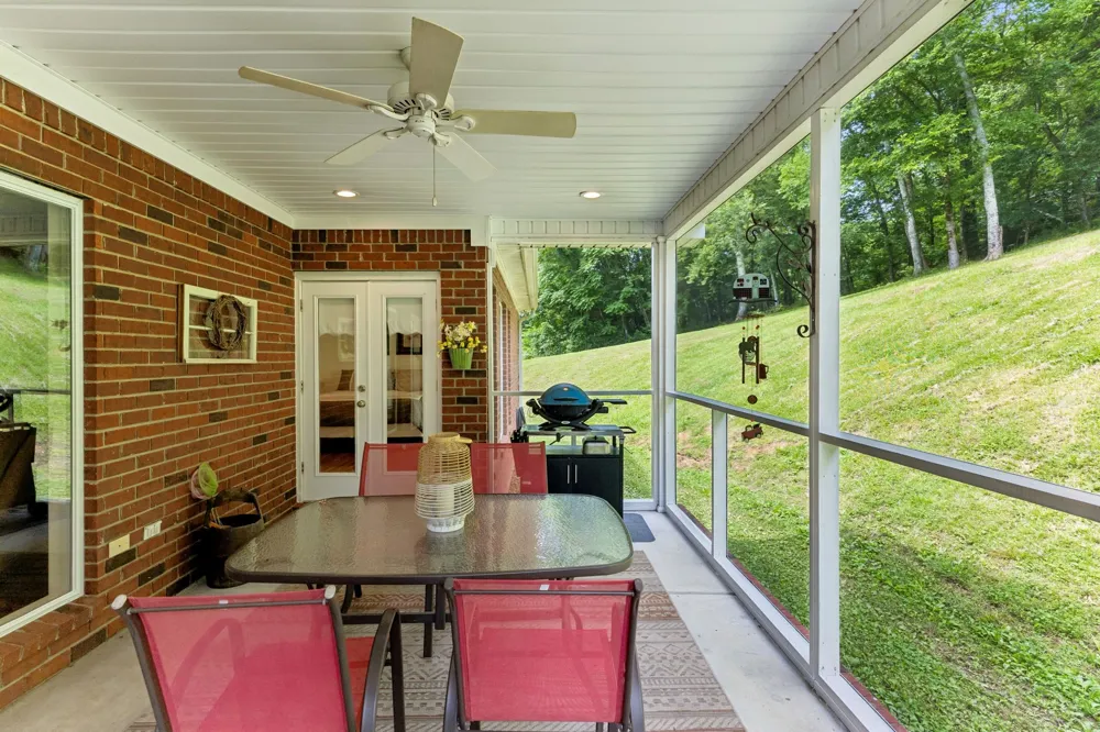 2865 Spring Place Rd Belfast, TN 37019
