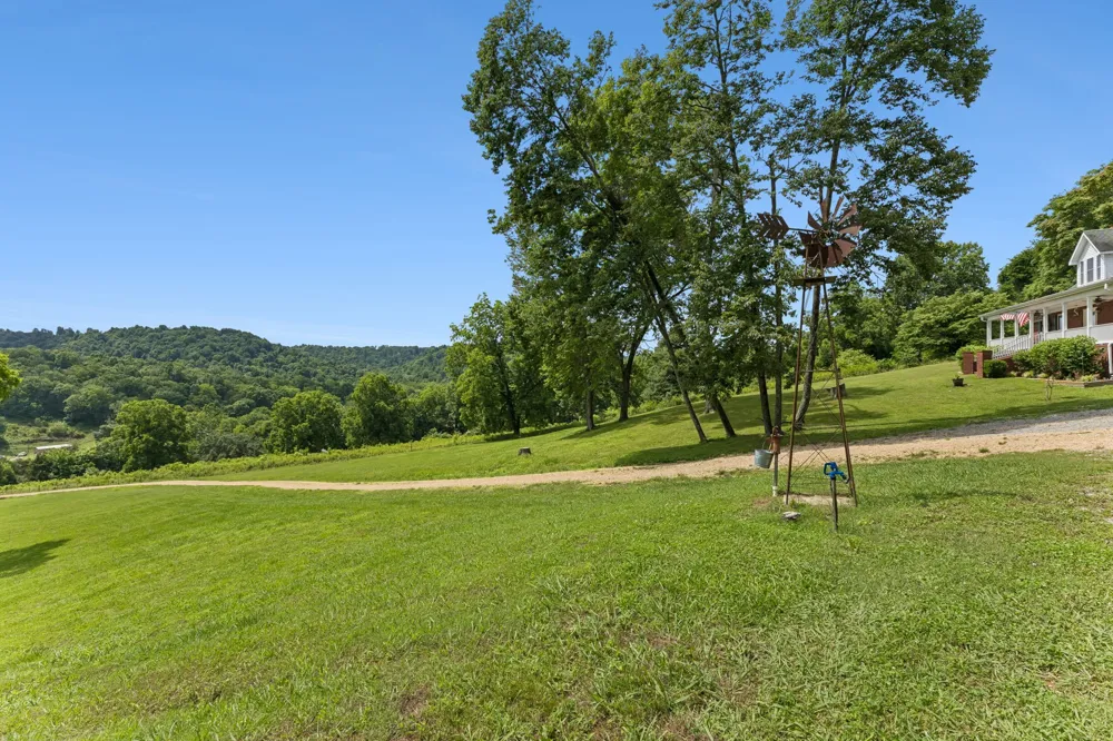 2865 Spring Place Rd Belfast, TN 37019