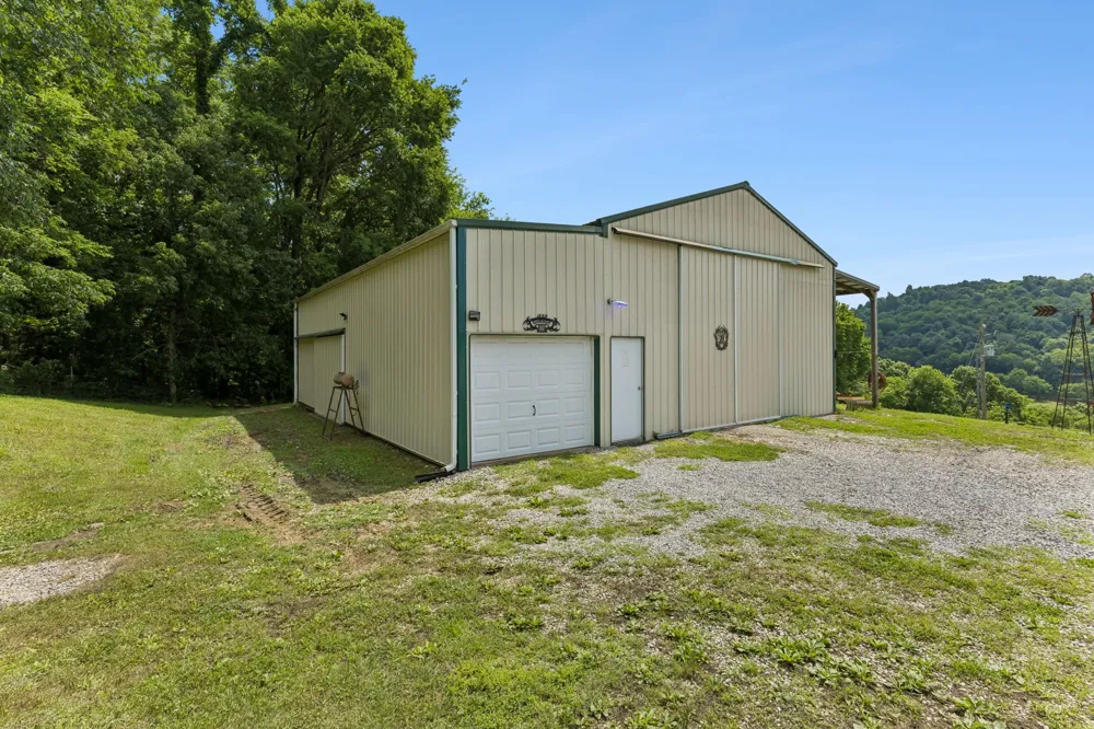 2865 Spring Place Rd Belfast, TN 37019