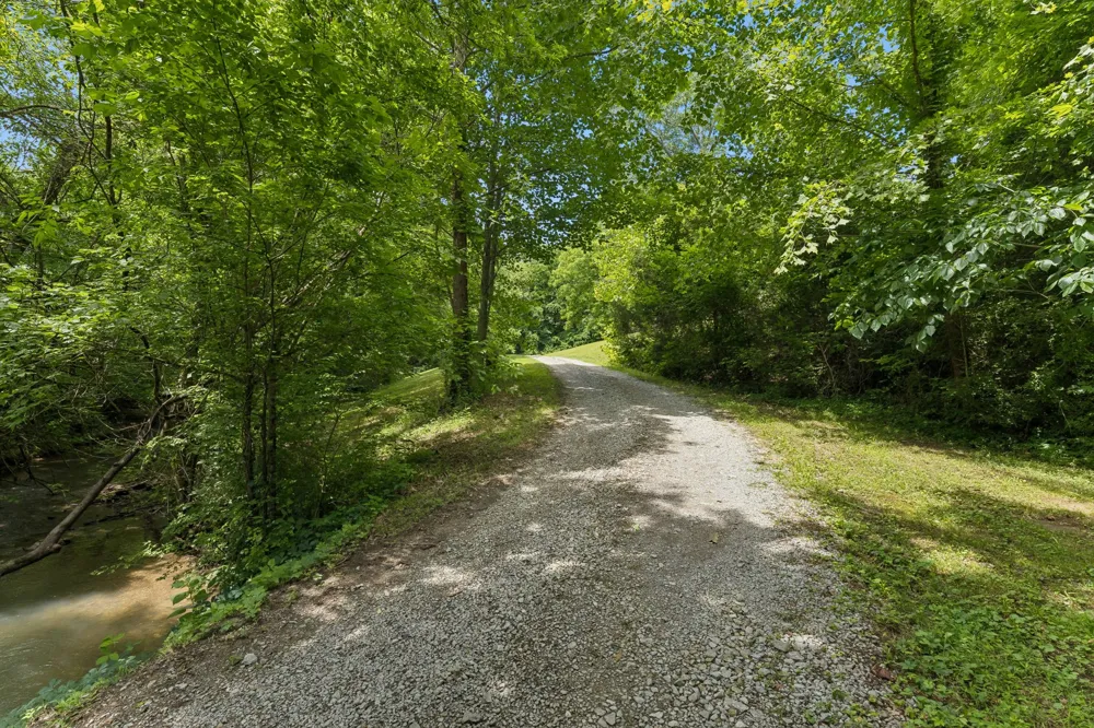 2865 Spring Place Rd Belfast, TN 37019