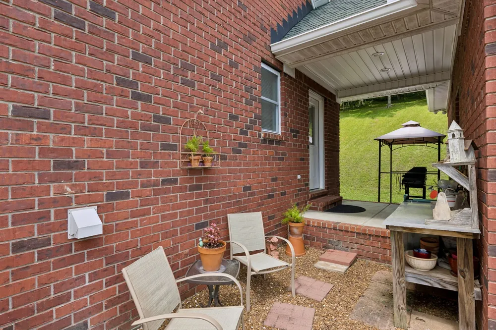 2865 Spring Place Rd Belfast, TN 37019
