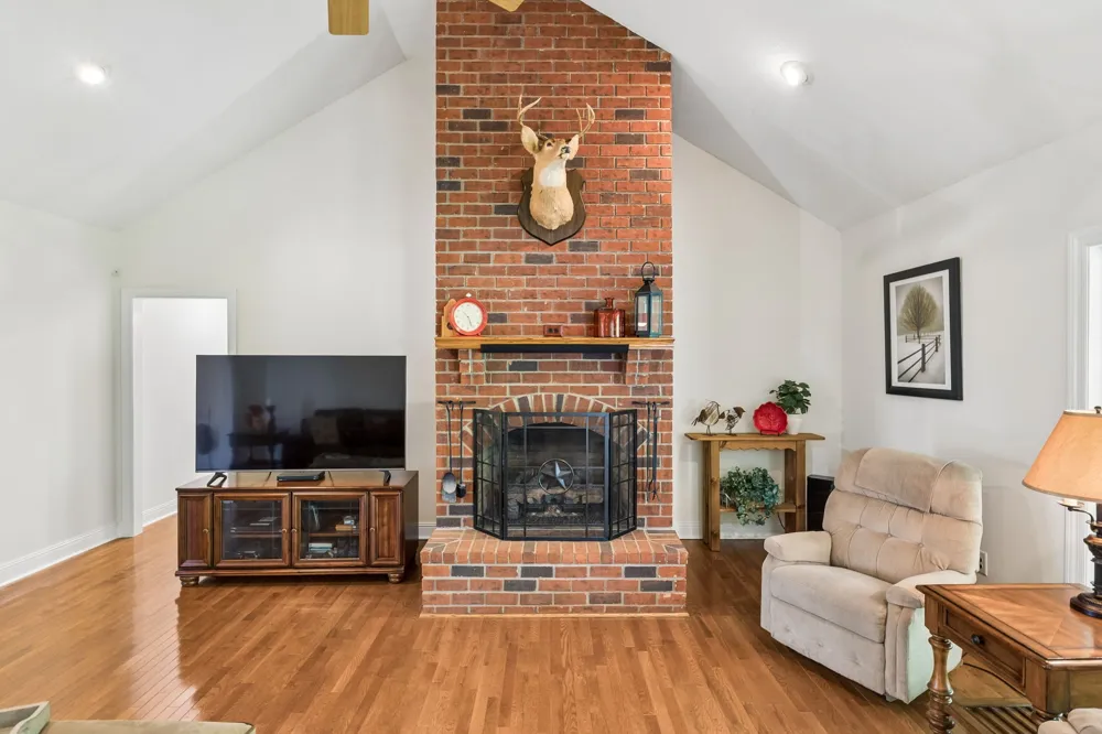 2865 Spring Place Rd Belfast, TN 37019