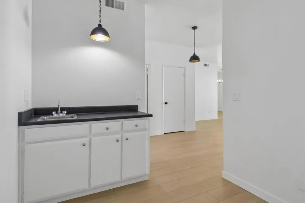 1322 Woodside Road Redwood City, CA 94061