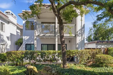 1322 Woodside Road