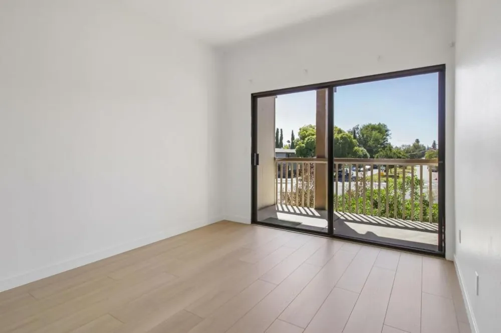 1322 Woodside Road Redwood City, CA 94061