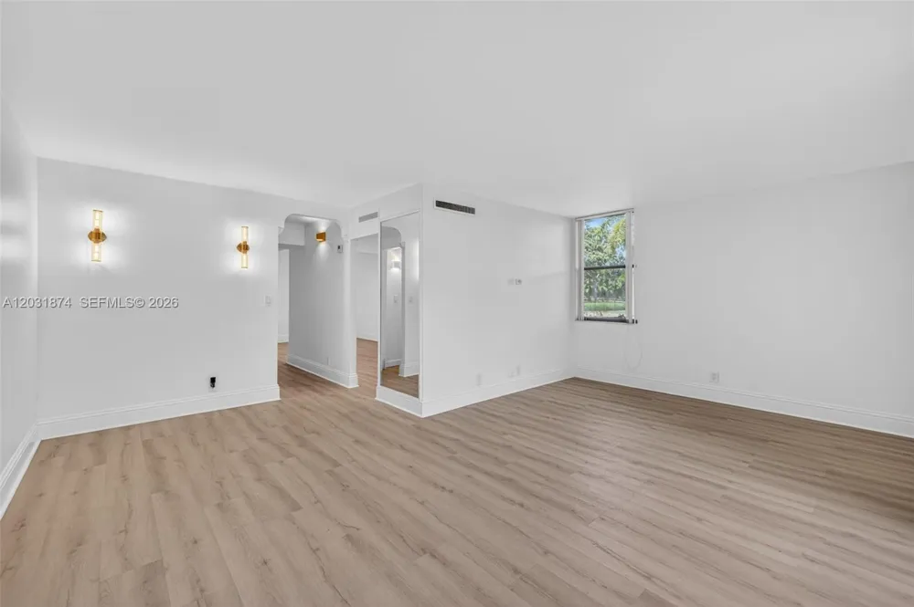 20300 W Country Club Dr #106-3 Aventura, FL 33180