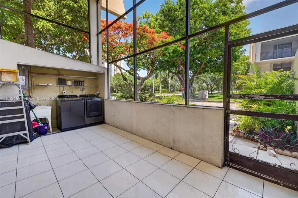 20300 W Country Club Dr #106-3 Aventura, FL 33180