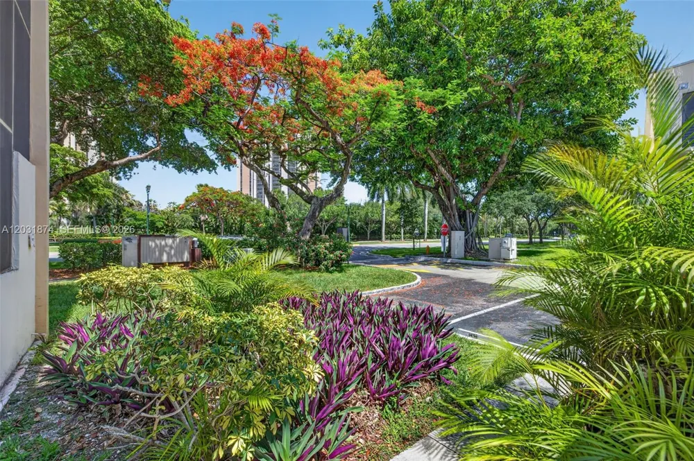 20300 W Country Club Dr #106-3 Aventura, FL 33180