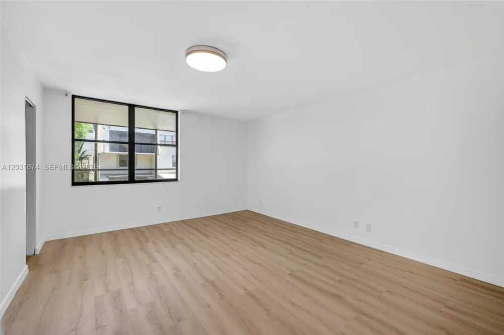 20300 W Country Club Dr #106-3 Aventura, FL 33180