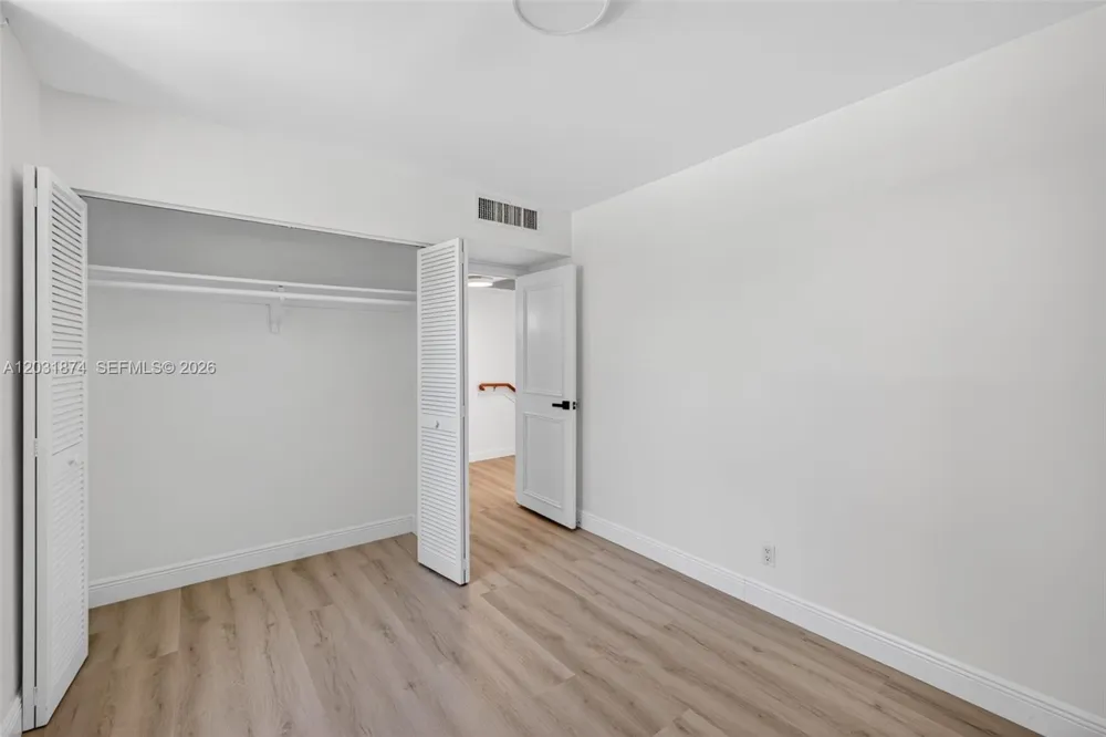 20300 W Country Club Dr #106-3 Aventura, FL 33180