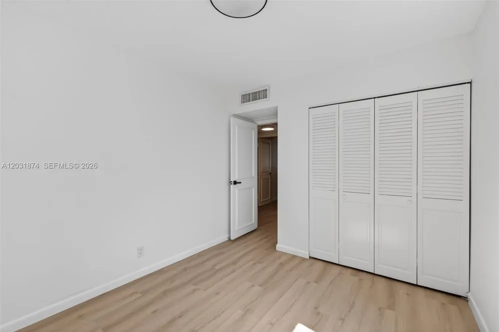 20300 W Country Club Dr #106-3 Aventura, FL 33180