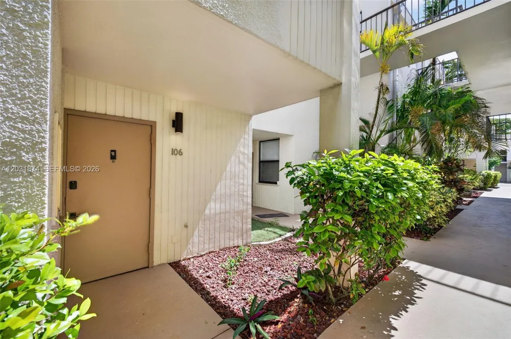 20300 W Country Club Dr #106-3 Aventura, FL 33180