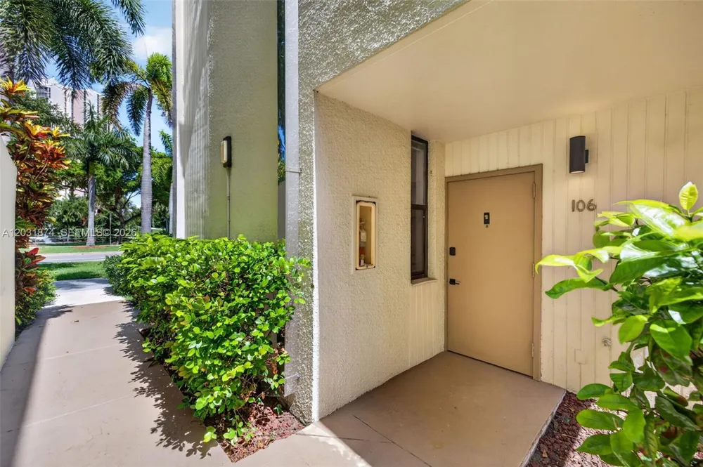 20300 W Country Club Dr #106-3 Aventura, FL 33180