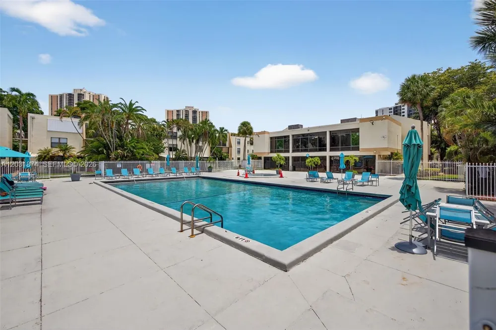 20300 W Country Club Dr #106-3 Aventura, FL 33180