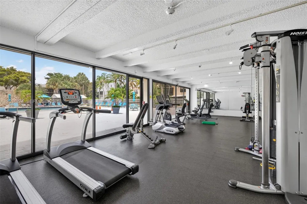 20300 W Country Club Dr #106-3 Aventura, FL 33180