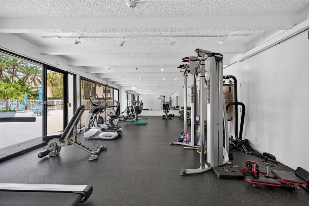 20300 W Country Club Dr #106-3 Aventura, FL 33180
