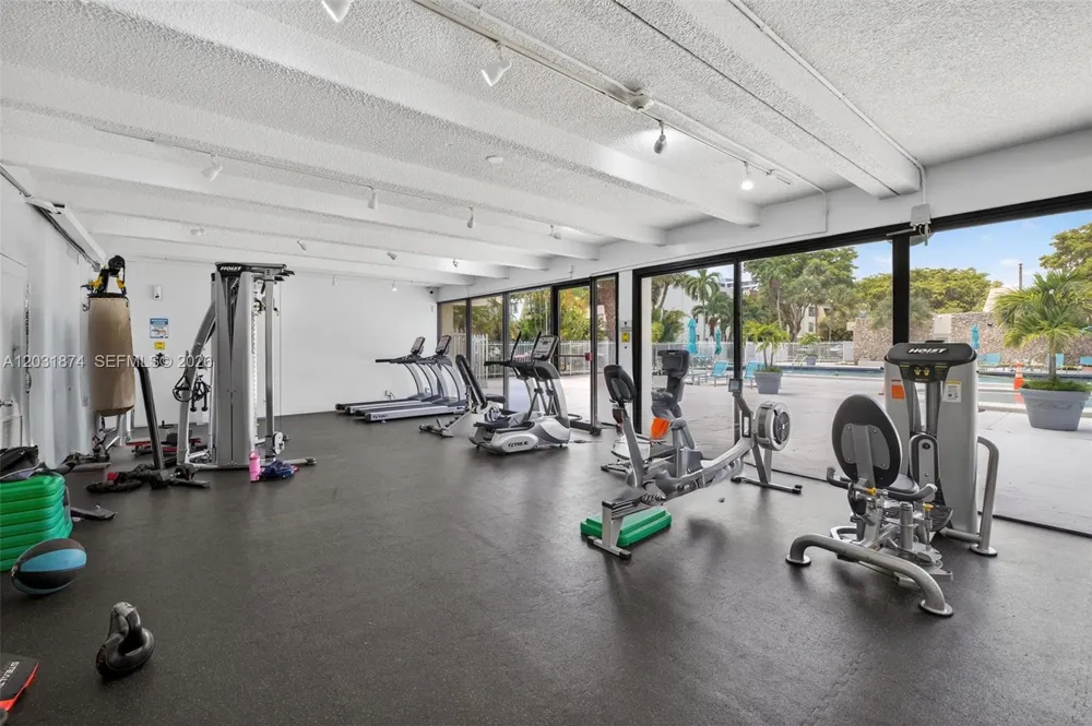 20300 W Country Club Dr #106-3 Aventura, FL 33180