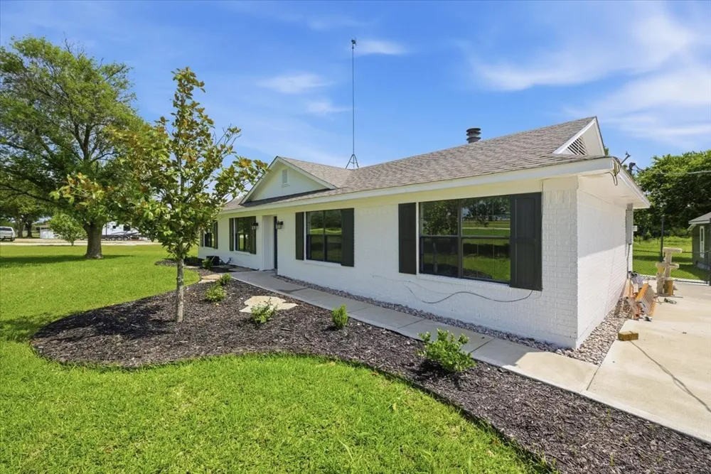 2207 Southwinds Drive Lorena, TX 76655