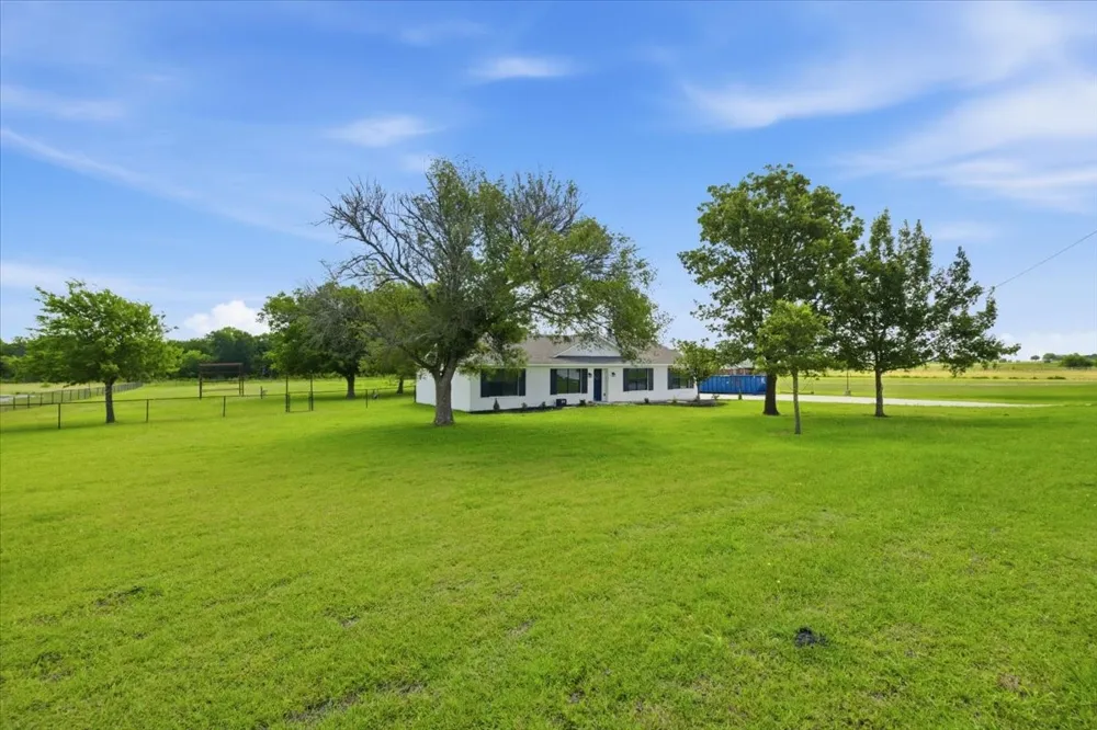 2207 Southwinds Drive Lorena, TX 76655