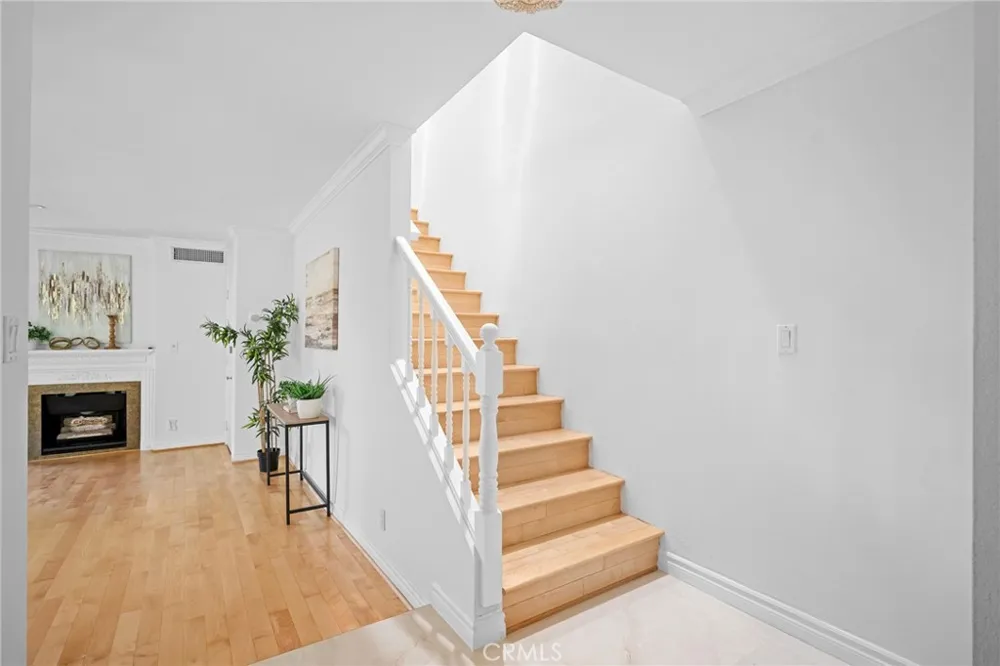 7800 Via Genova Burbank, CA 91504