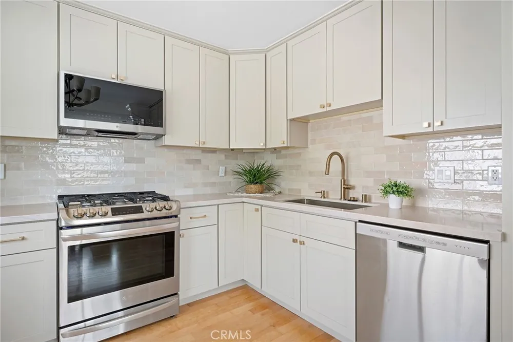 7800 Via Genova Burbank, CA 91504