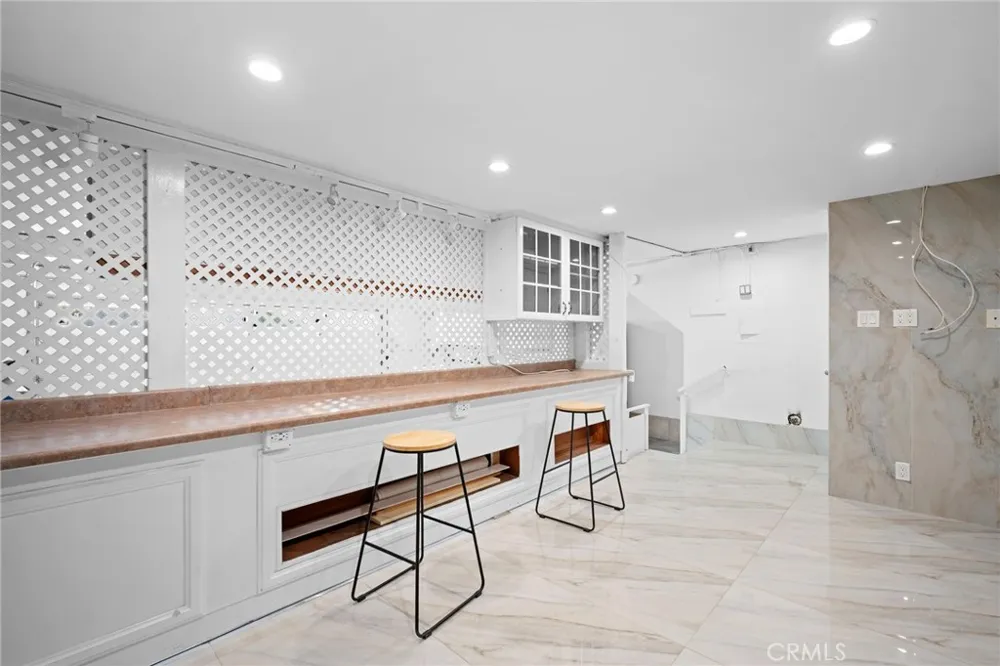 7800 Via Genova Burbank, CA 91504