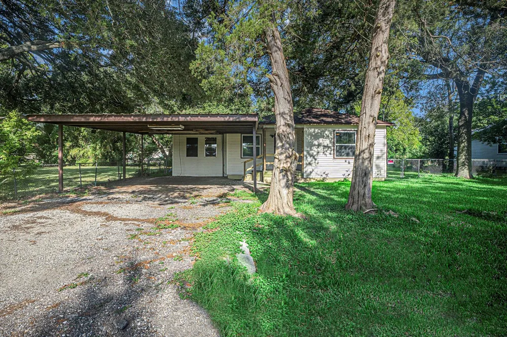 4028 Avenue N 1/2 Santa Fe, TX 77510