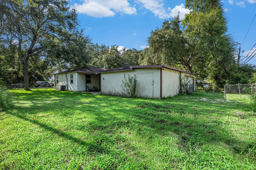 4028 Avenue N 1/2 Santa Fe, TX 77510