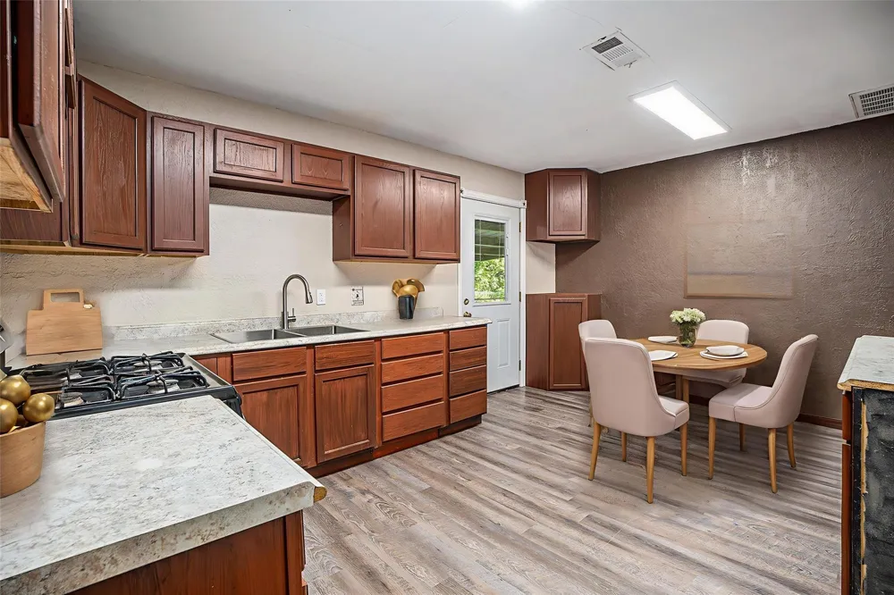 4028 Avenue N 1/2 Santa Fe, TX 77510
