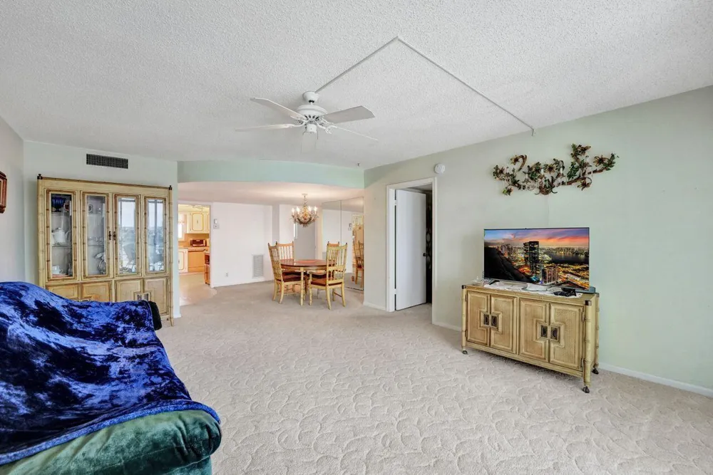 301 Lake Shore Drive #809 Lake Park, FL 33403