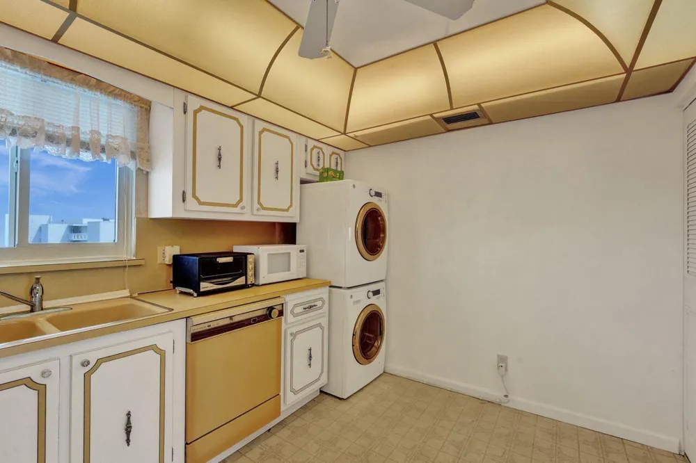 301 Lake Shore Drive #809 Lake Park, FL 33403