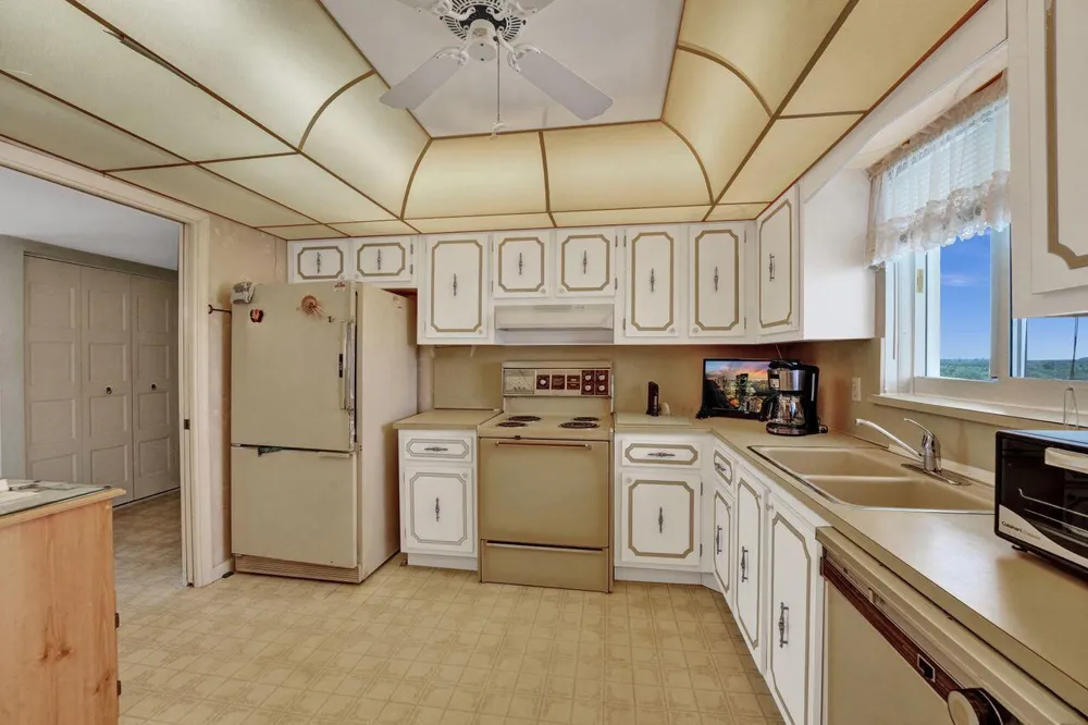 301 Lake Shore Drive #809 Lake Park, FL 33403