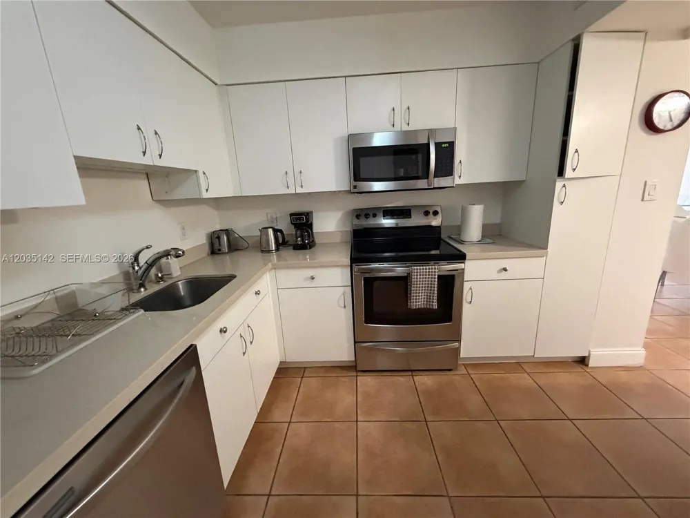 5161 Collins Ave #310 Miami Beach, FL 33140