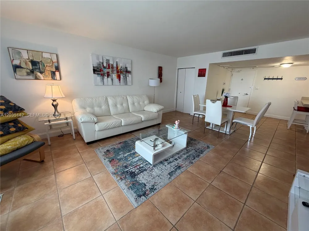 5161 Collins Ave #310 Miami Beach, FL 33140