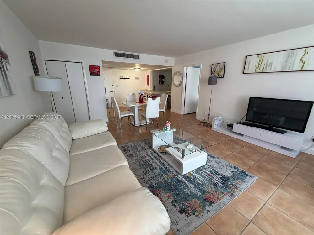 5161 Collins Ave #310 Miami Beach, FL 33140