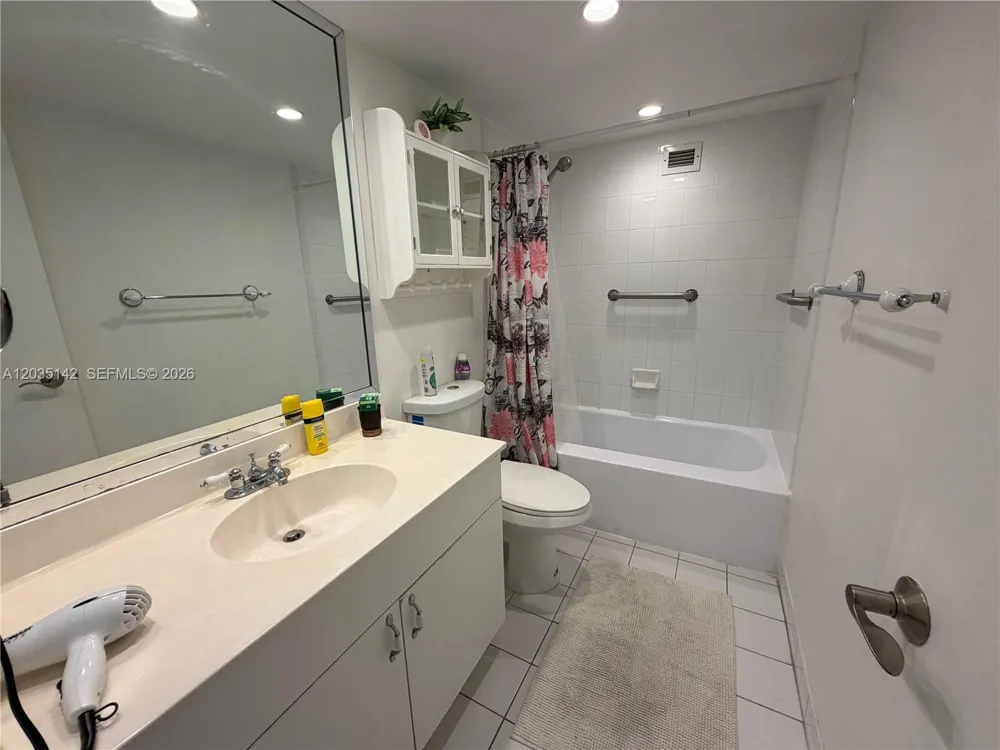5161 Collins Ave #310 Miami Beach, FL 33140