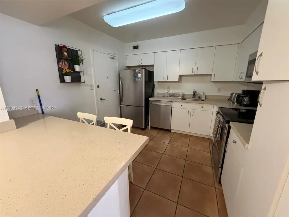 5161 Collins Ave #310 Miami Beach, FL 33140