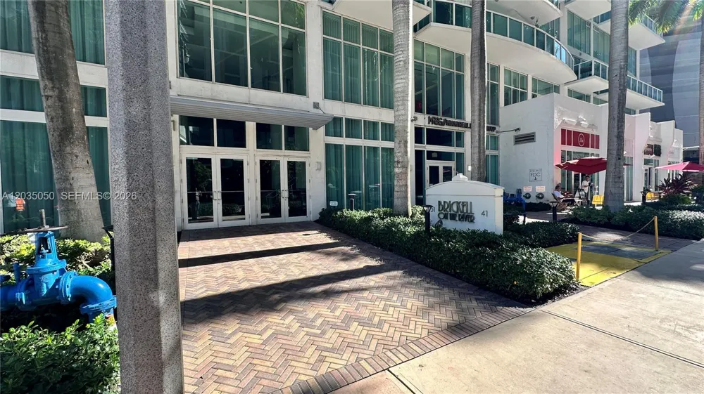 41 SE 5th St #1104 Miami, FL 33131