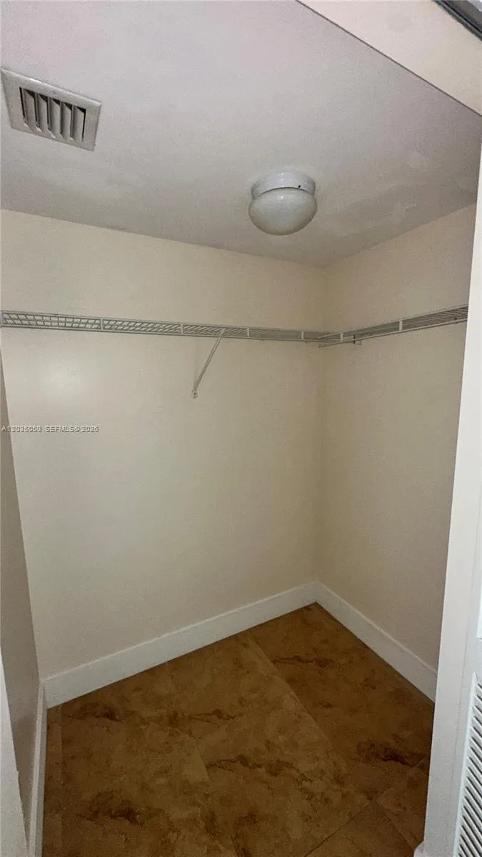 41 SE 5th St #1104 Miami, FL 33131