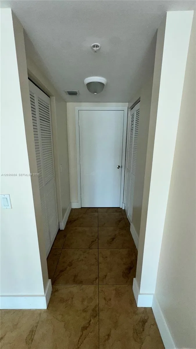 41 SE 5th St #1104 Miami, FL 33131