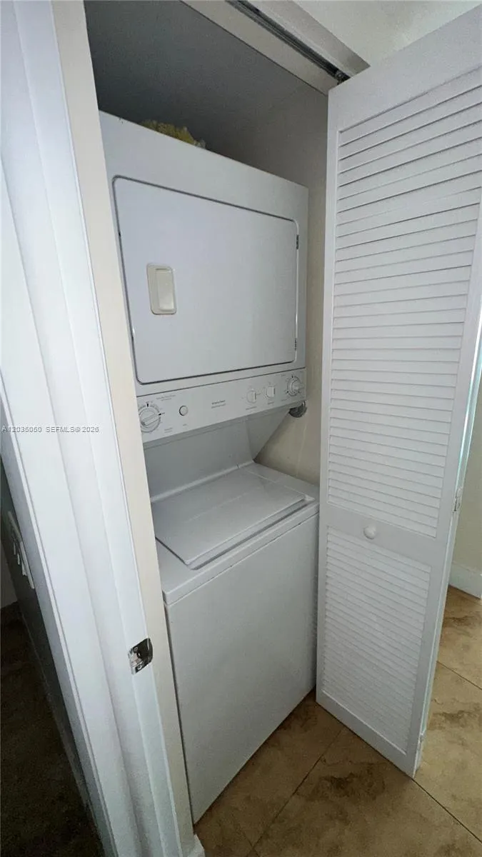 41 SE 5th St #1104 Miami, FL 33131