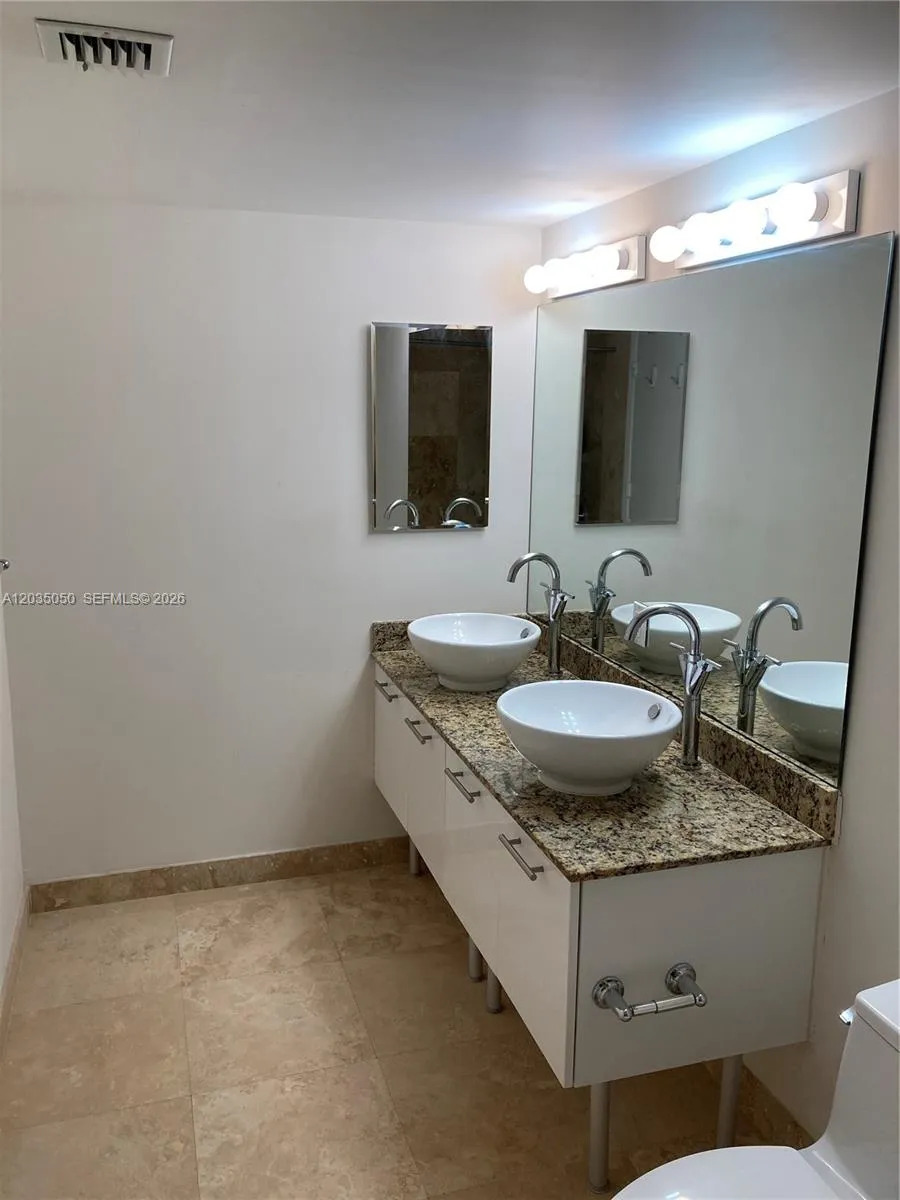 41 SE 5th St #1104 Miami, FL 33131
